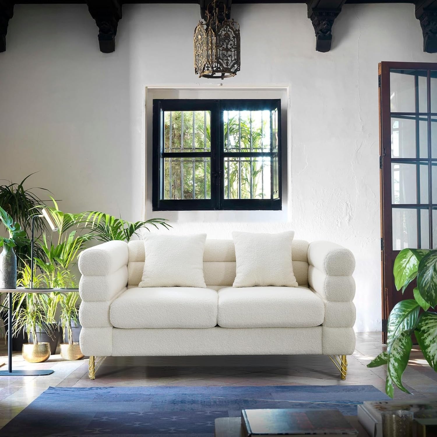 Üppig gepolstertes, modernes elfenbeinfarbenes 2-Sitzer-Sofa mit weichem Bouclé-Stoff und 2 Kissen