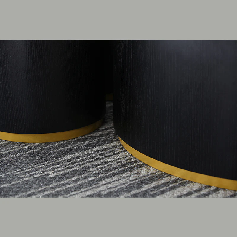 Table basse ronde en placage de bois noir, fabriquée à la main, avec piètement doré