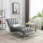 Fauteuil lounge moderne en velours argenté avec un design confortable en forme de S et des pieds en acrylique