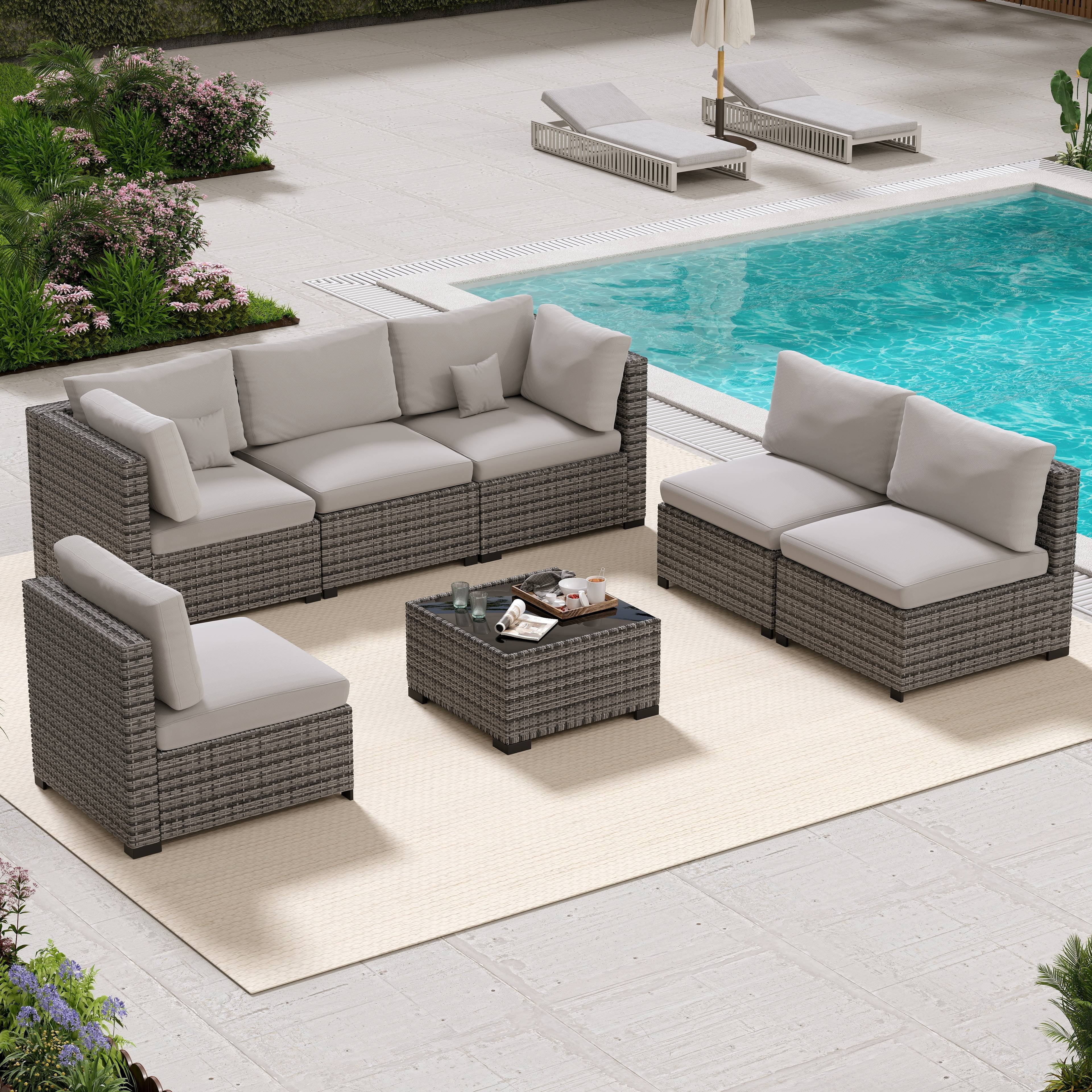 Graues 6-teiliges Gartenmöbelset aus Rattan mit wasserfesten Kissen