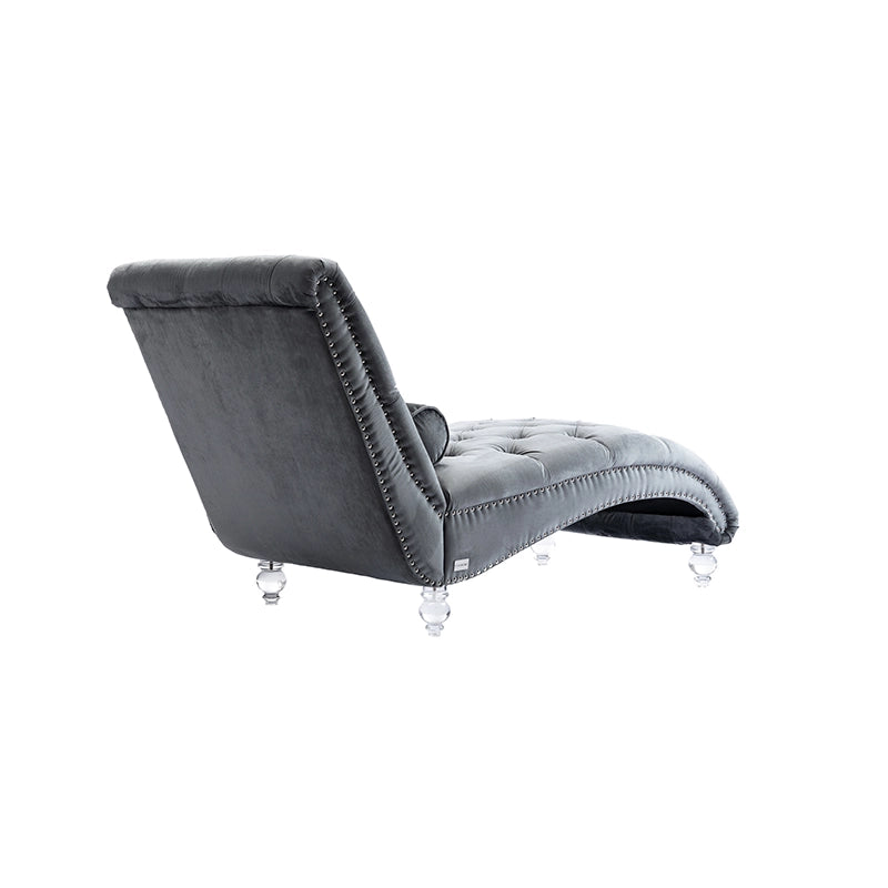 Fauteuil lounge moderne en velours argenté avec un design confortable en forme de S et des pieds en acrylique